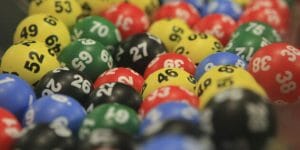 Deux conseillers financiers poursuivis par un gagnant du loto arnaqué