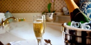 Grâce au Loto, ce retraité australien découvre qu’il n’aime pas le Dom Pérignon !