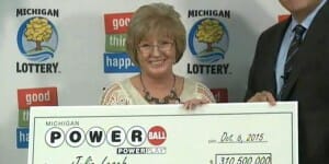 Une superviseuse d’usine remporte les 310,5 millions du Powerball + joie en direct